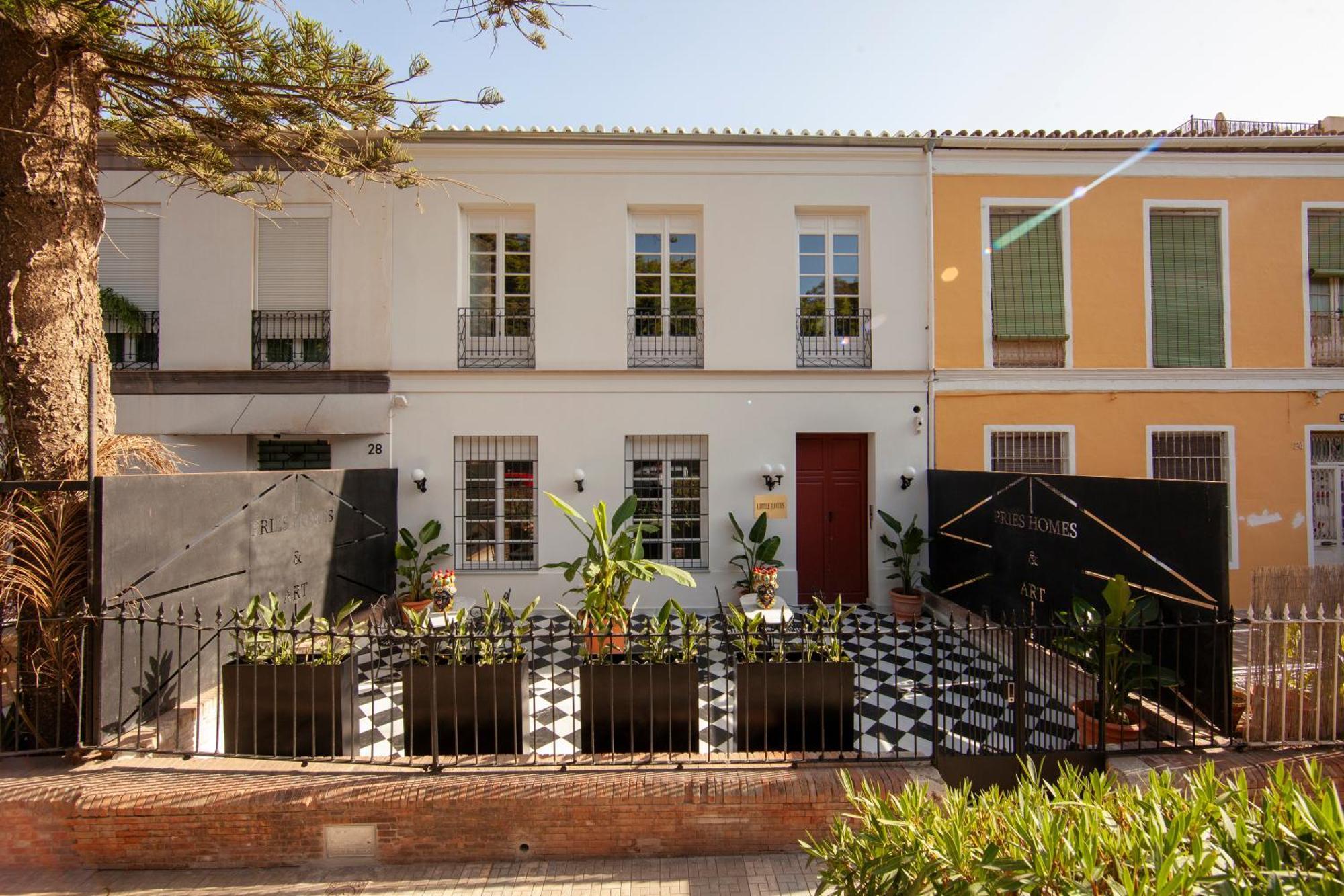 Pries Homes - Little Lotus Malaga Luaran gambar