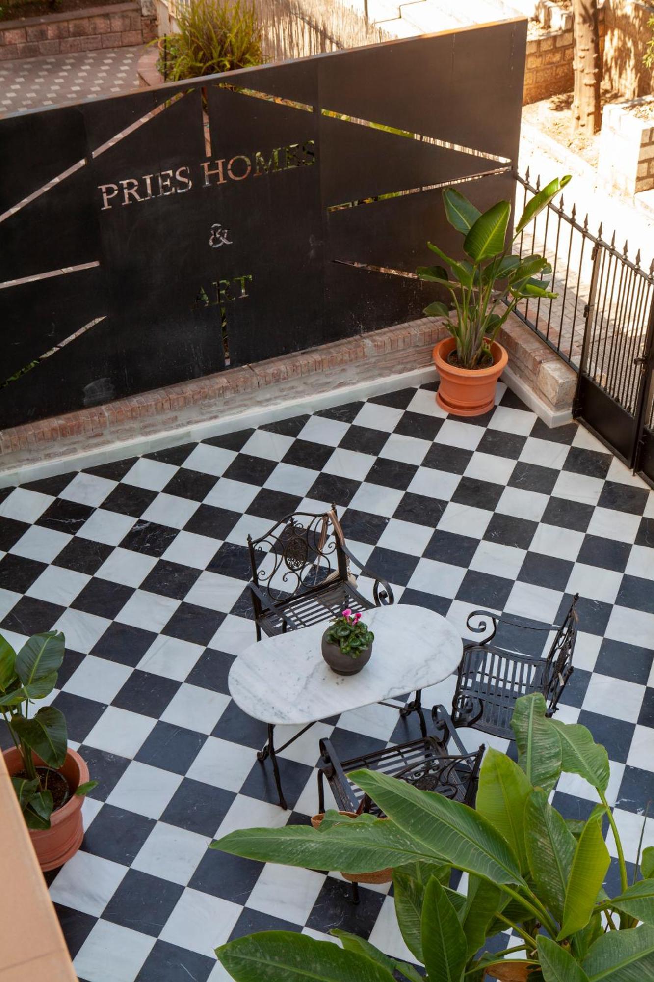 Pries Homes - Little Lotus Malaga Luaran gambar