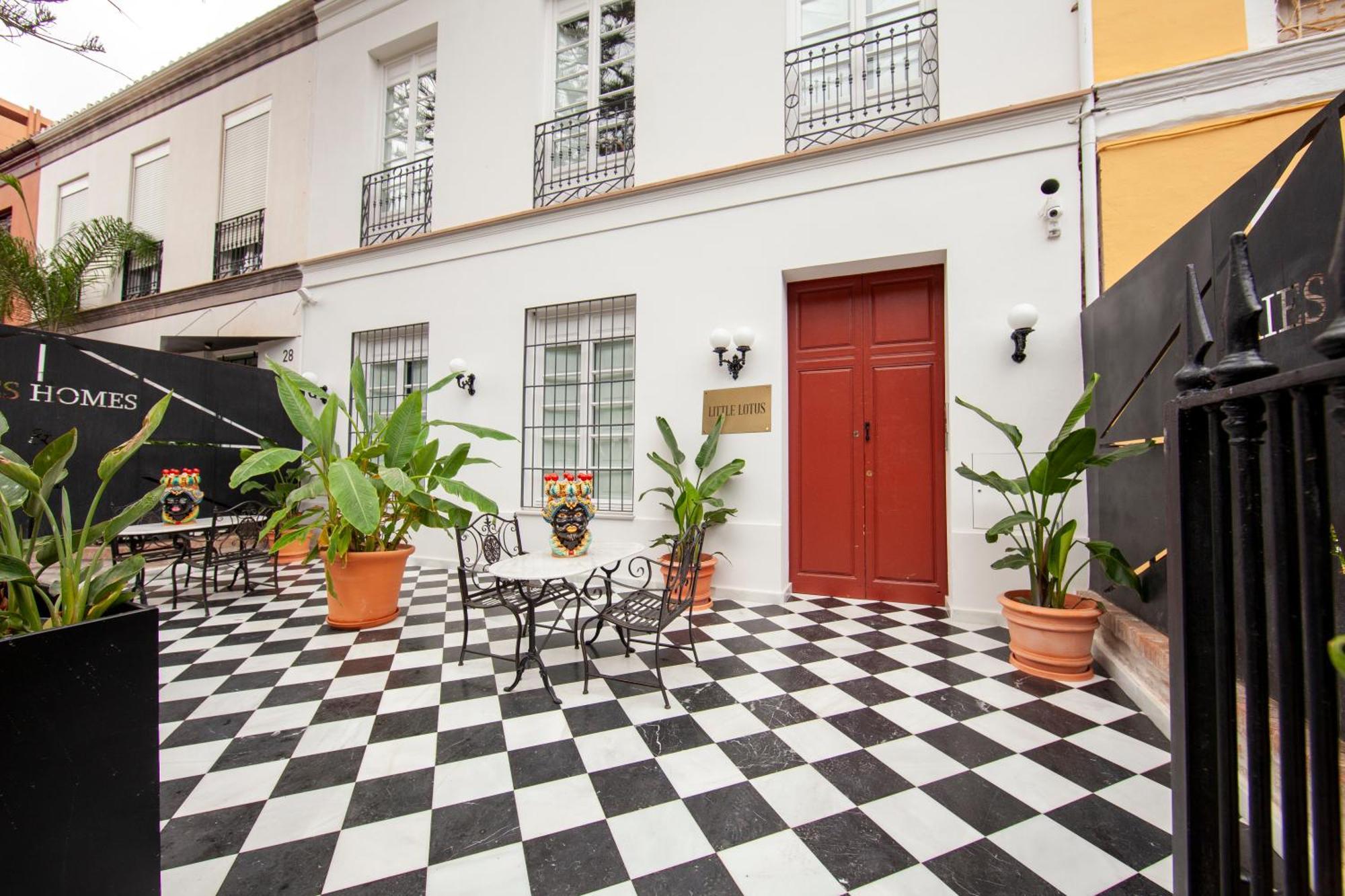 Pries Homes - Little Lotus Malaga Luaran gambar